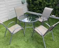 garden table and chairs