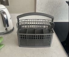Dishwasher cutlery insert