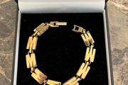 Gold tone bracelet