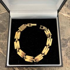 Gold tone bracelet