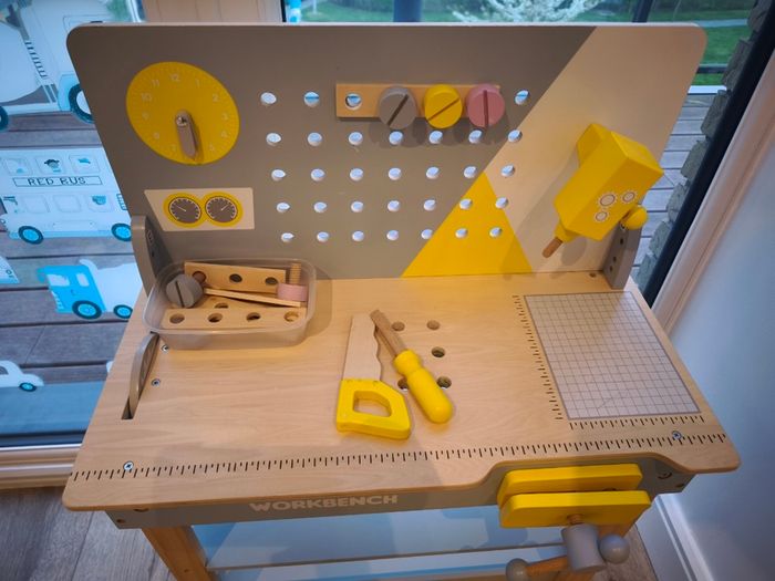 Toy work bench