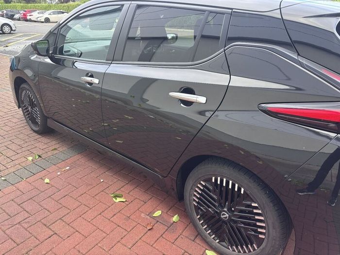 2025 Nissan LEAF SV 62kWh Cold Pack - Only15,800km
