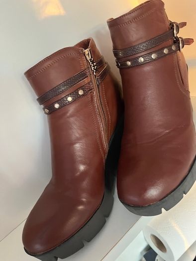 Brown Leather Ankle Boots With Wedge Size 40 (uk 7).  Spanish Brand Xti Quality Soft Leather Boots & Excellent Condition