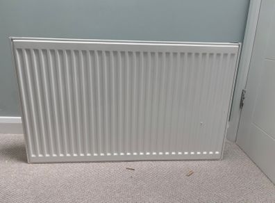 Brand new white central heating radiator lomasta 600mm x 1000mm 5832BTU