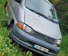 2004 CrewCab Totota Hiace for parts