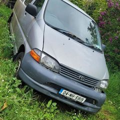 2004 CrewCab Totota Hiace for parts