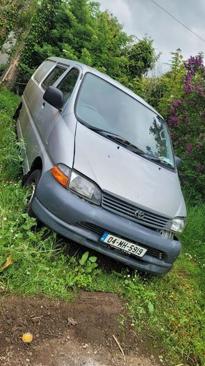 2004 CrewCab Totota Hiace for parts