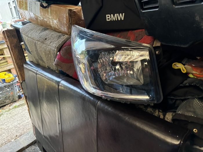 2017 vivaro headlight