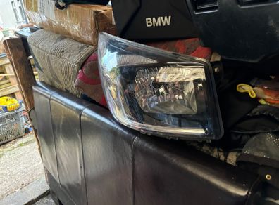 2017 vivaro headlight