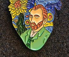 Van gogh / heart,  pin back badge.
