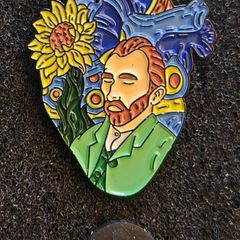 Van gogh / heart,  pin back badge.