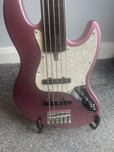 Sire Marcus Miller V7 Alder-5 Fretless (2nd Gen) BURGUNDY
