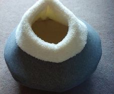 Cat ball bed
