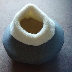 Cat ball bed