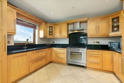 Fitted Kitchen, granite top and appliances