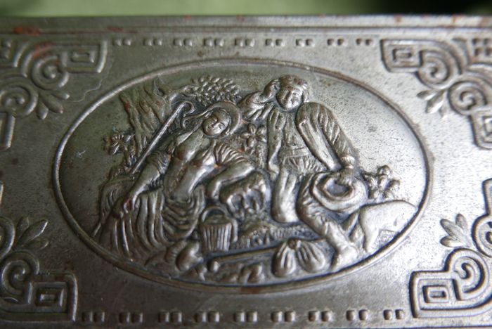 Vintage 1930 s Tin For State Express. Ornate Vintage State Express 333 Metal Tin With Wood Lining