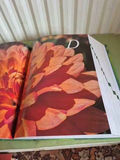 Flora The Gardener's Bible with CD