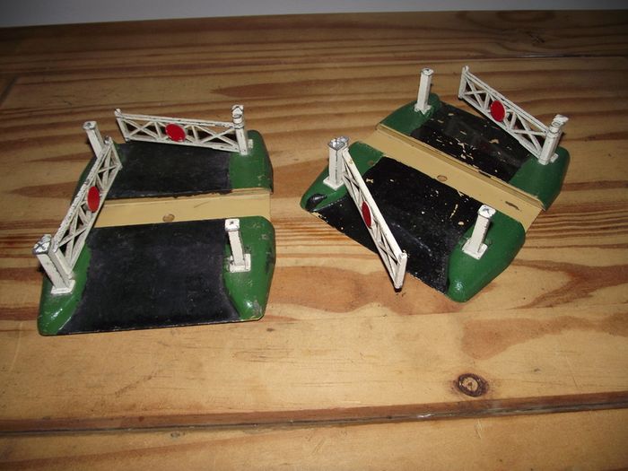 Hornby Dublo:  Level Crossing X 2
