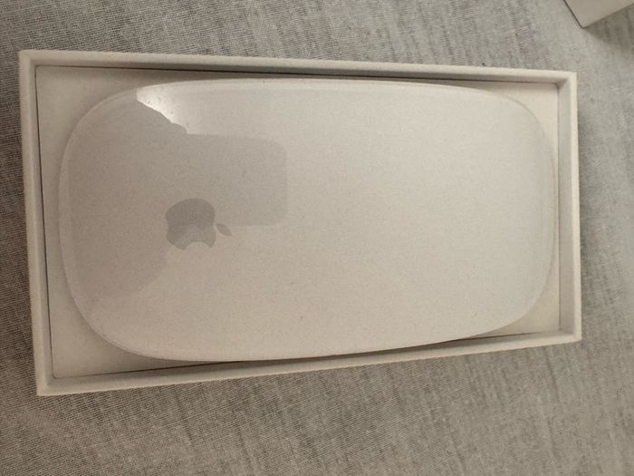 MacBook Air M1 13.3 with Magic Mouse boxed