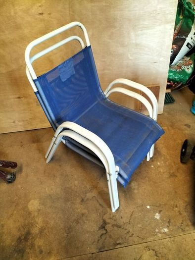 Kids stackable chair