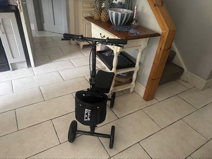 Knee scooter