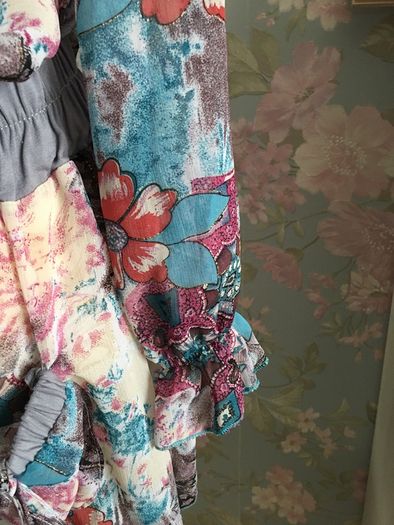 Flowery tunic. New . Size M or UK 12