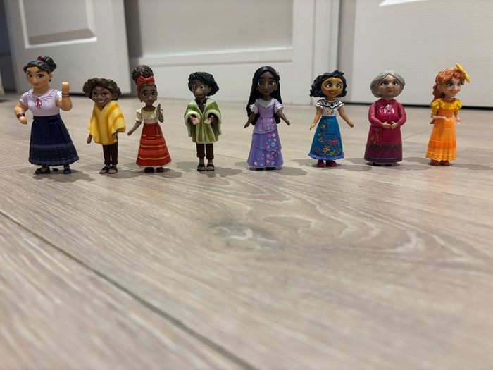 Encanto houses with figures