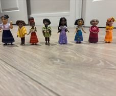 Encanto houses with figures