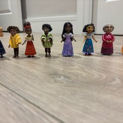 Encanto houses with figures