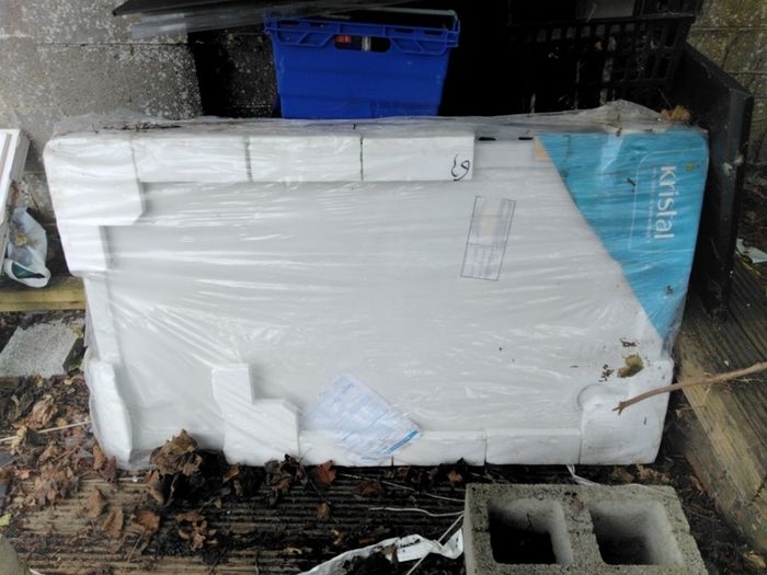 1.4m x 0.8m shower tray