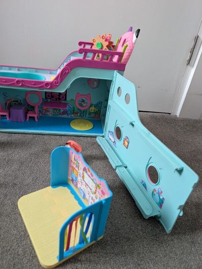 Gaby dollhouse boat