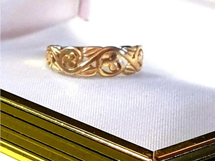 Vintage Hallmarked 9ct Gold 'Clover' Wedding Band