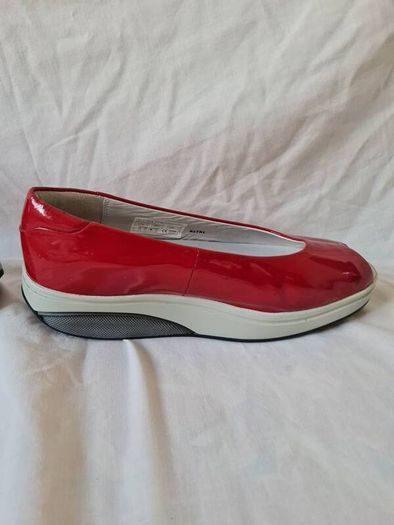 Mbt kainga rockers Size 4 eu 37 red leather in excellent condition