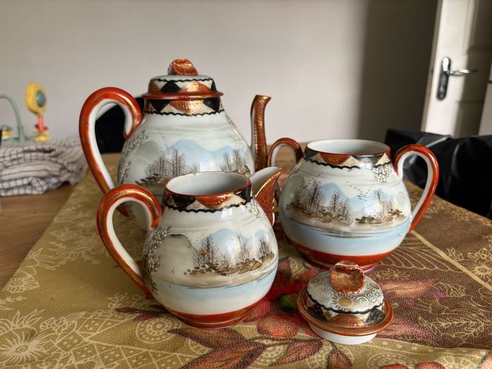 chinese tea set in good condition