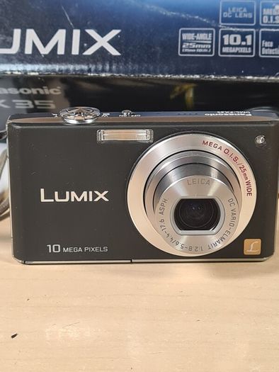 PANASONIC LUMIX FX35 digital camera 10.1MP megapixels boxed with battery charger memory card and case