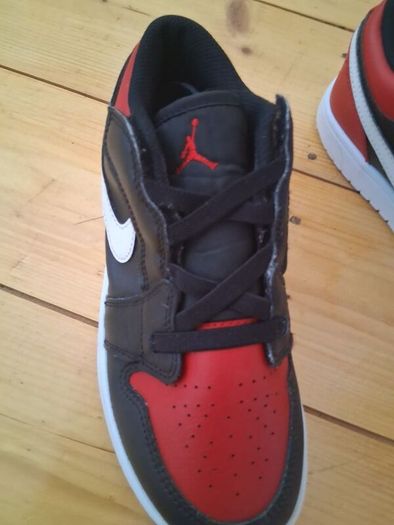 Nike Air Jordan black & red trainers 2.5 uk