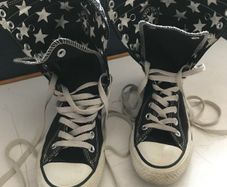 Pre-loved All Star Converse- Chuck Taylor - Size 4