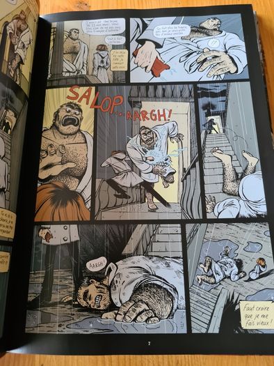 Un Homme De Gout. Large Volume Hardback. In Good Condition.