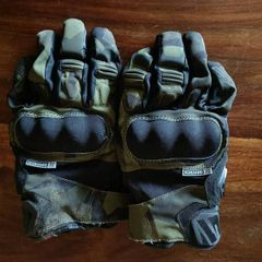 five dry-tech gloves