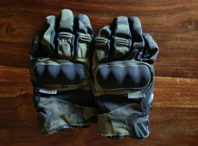 five dry-tech gloves