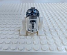 100% Lego R2D2