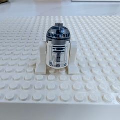 100% Lego R2D2