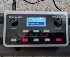 Mooer PE100 Pocket Effects & Gear4music 15W Amp Bundle