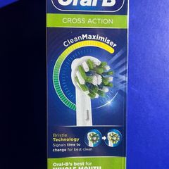 Oral-b Braun precision clean toothbrush 4 heads