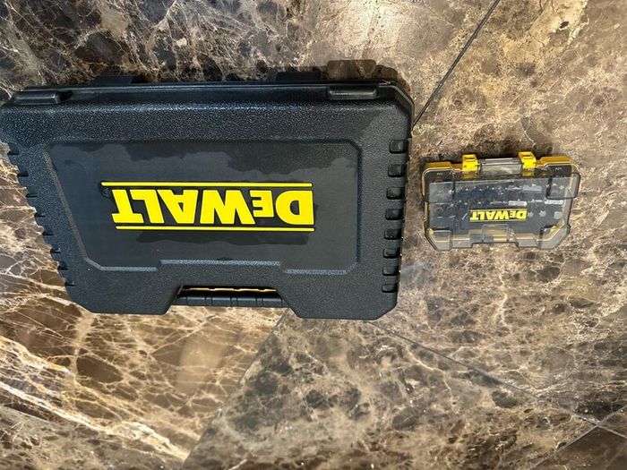 DeWalt DCK276P2 18V XR Brushless Twin Kit + extras