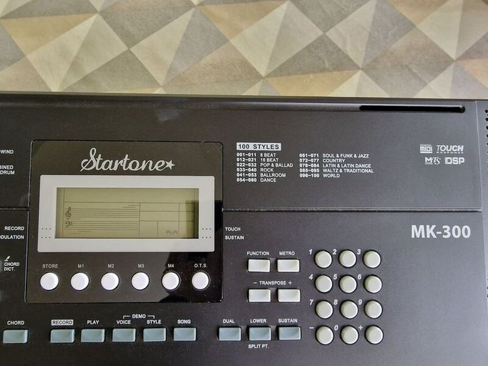 Electric piano keyboard