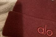 ALO yoga hat / red wine color/ new