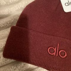 ALO yoga hat / red wine color/ new