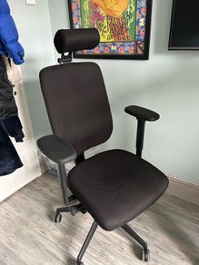 Ergonomic office chair