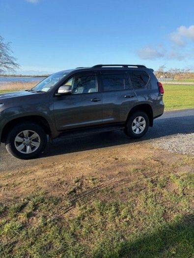 221 Toyota Land Cruiser LWB Commercial
